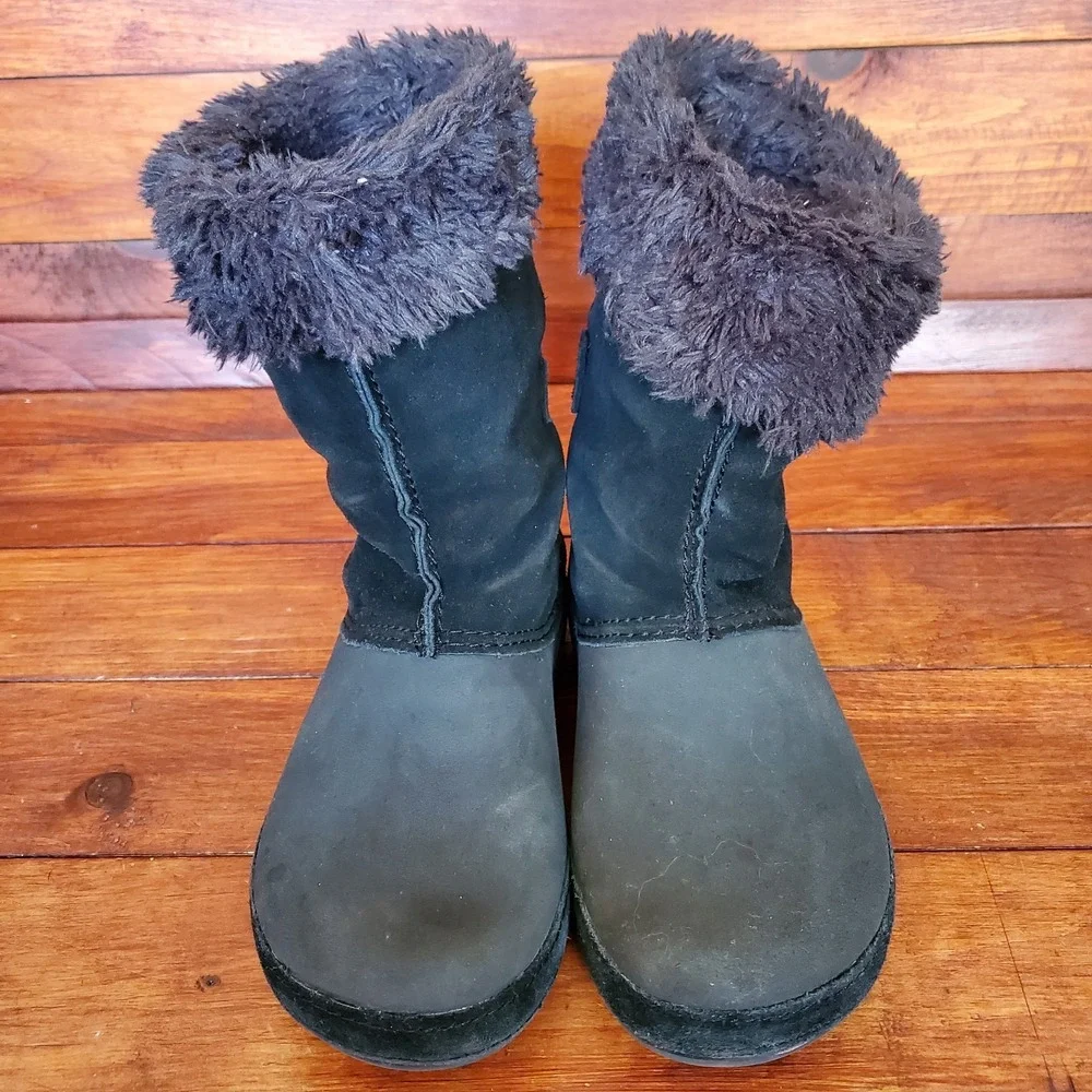 Crocs‎ Faux Fur Boots Women 7 Black Suede Berryessa Buckle Snow Outdoors